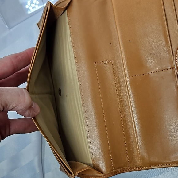 LONGCHAMP CHECK BOOK WALLET COIN CASE IN CLASSIC TAN - Picture 6 of 8